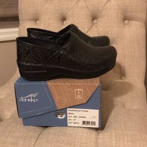 Dankso Professional Tooled Black Shoes